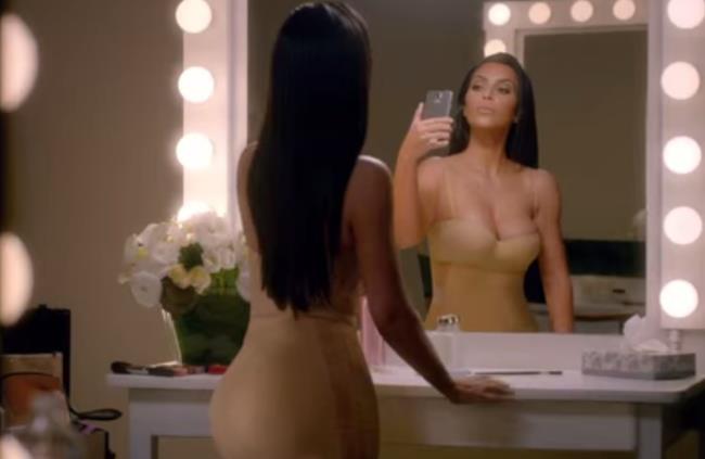 I migliori spot pubblicitari dell'anno creati in occasione del Super Bowl 2015 Kim Kardashian nello spot T-Mobile del Super Bowl 2015