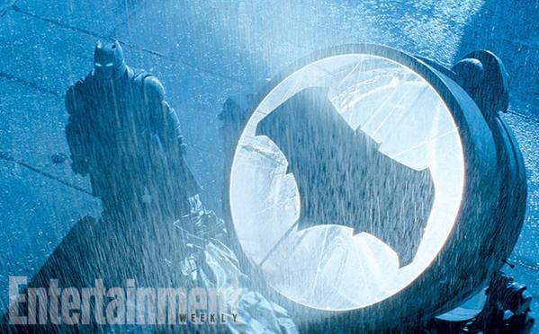 Batman in armatura in un'immagine di Batman v Superman