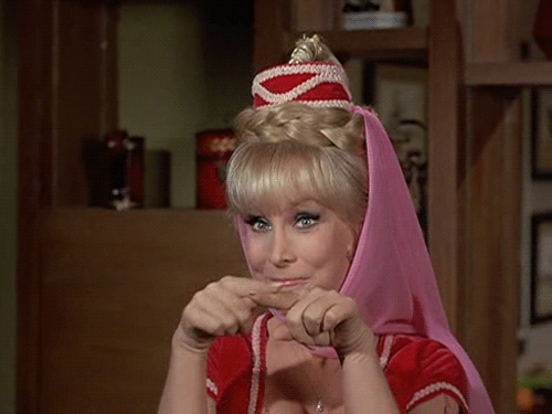 Gif strega che fa segno con il ditino