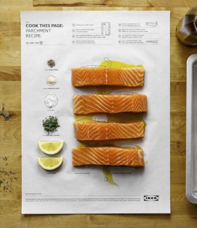 Tutti gli ingredienti per il piatto di salmone in posizione