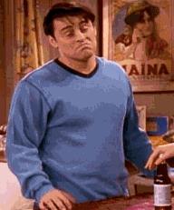 A Joey Tribbiani di Friends non importa un granchè - GIF di reazione ai commenti, le più divertenti da usare su Whatsapp e Facebook