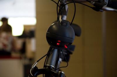 Michelin inventa Bikesphere, un dispositivo di sicurezza per ciclisti