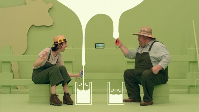 La sfida a suon di mungitura tra Nintendo e una fattoria americana Due giocatori di Nintendo Switch che si sfidano a mungere più latte