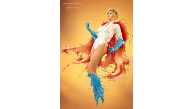 Power Girl in posa da pin up