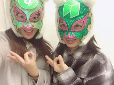 2 membri delle Virtual Currency Girls