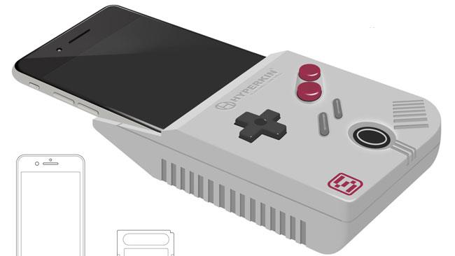 Un iPhone inserito nello Smart Boy