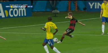 GIF del goal di Schürrle contro il Brasile