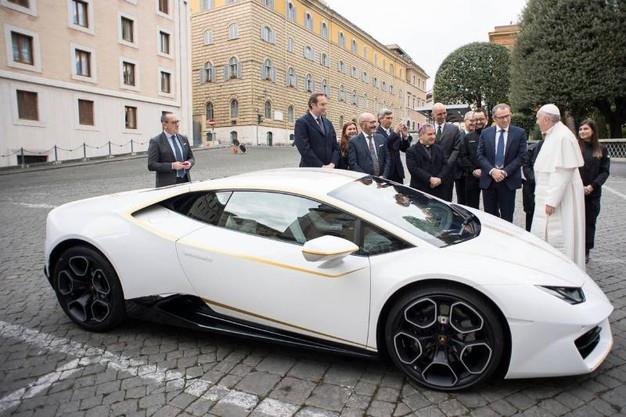 La foto dell'automobile