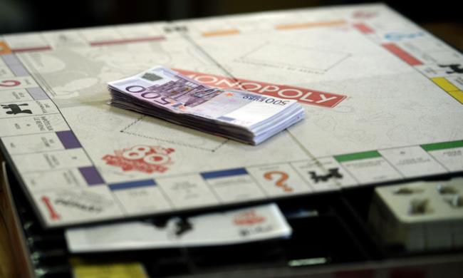 Una versione speciale del Monopoly coi soldi veri è diventata realtà Il Monopoly con le banconote da 500 euro