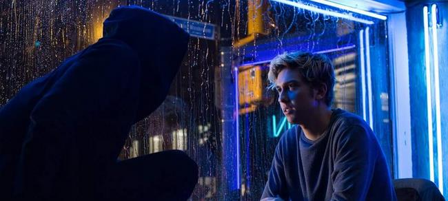 Death Note potrebbe essere sabotato da una petizione online L e Light in una scena del film