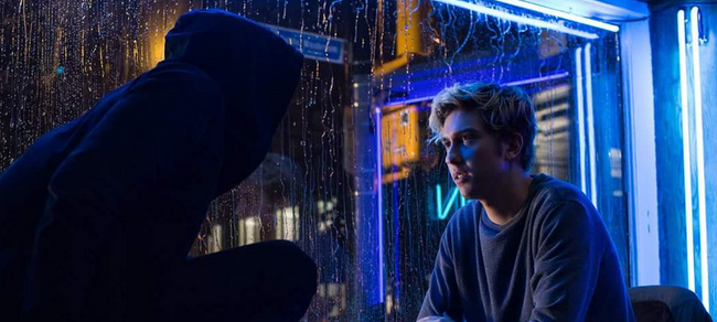 Death Note potrebbe essere sabotato da una petizione online L e Light in una scena del film