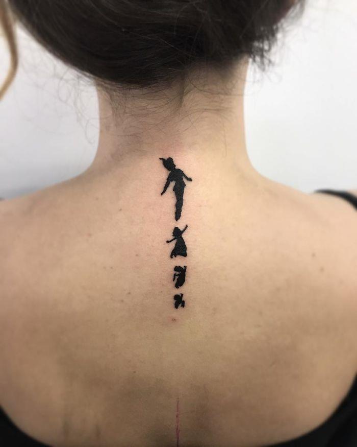 I personaggi di Peter Pan tatuati sulla schiena - Tatuaggi per la spina dorsale, i più belli per la tua schiena