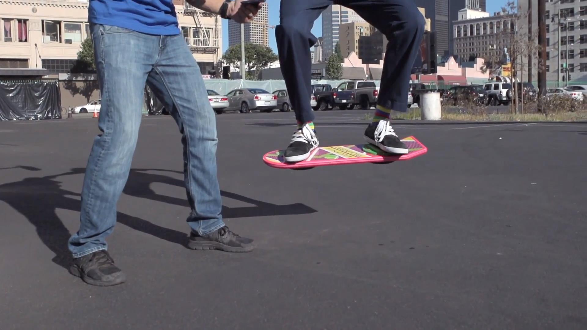 Skateboard capace di alzarsi in volo