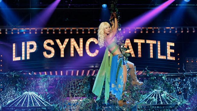 Kaley Cuoco alla trasmissione Lip Sync Battle