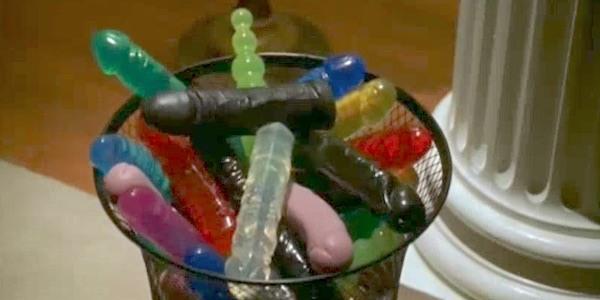 I sex toys ritrovati in spiaggia