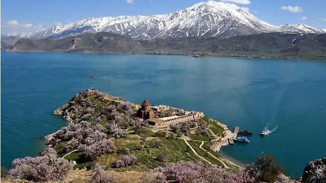 Il lago di Van, dove è stato scoperto il castello sommerso Il lago di Van in Turchia