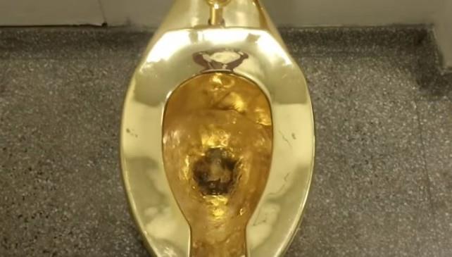 Il water d'oro ripreso dall'alto