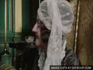 GIF di sorriso che diventa sguardo serio