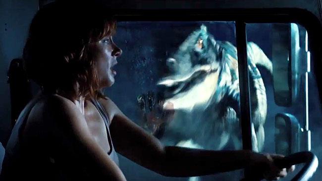 I nuovi spot italiani di Jurassic World mostrano scene inedite I raptor saranno una parte importante di Jurassic World