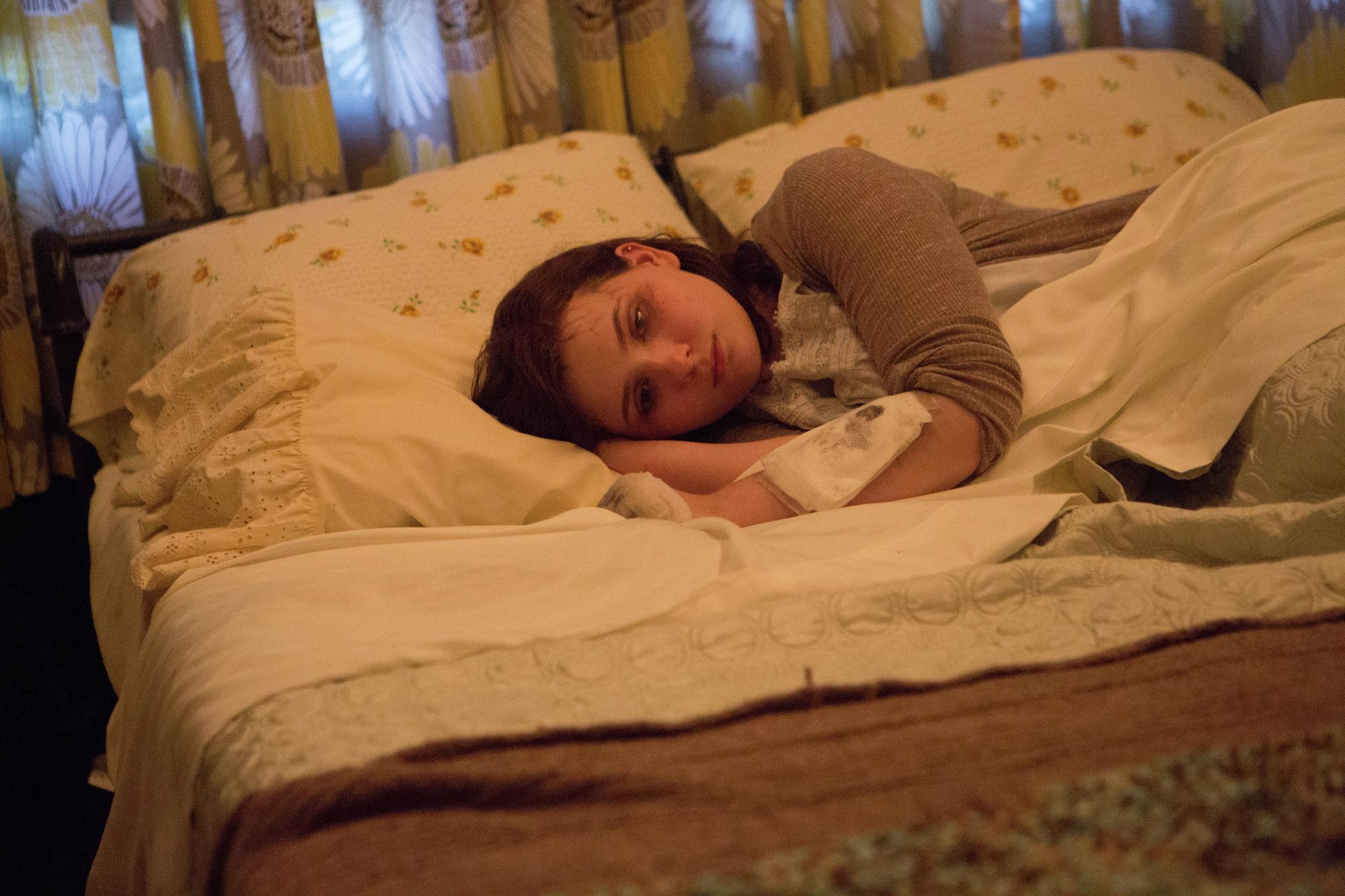 Abigail Breslin in un'immagine promozionale di Maggie