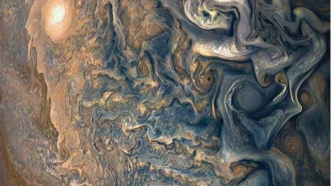 Nuove immagini di Giove catturate da Juno L'immagine di Giove