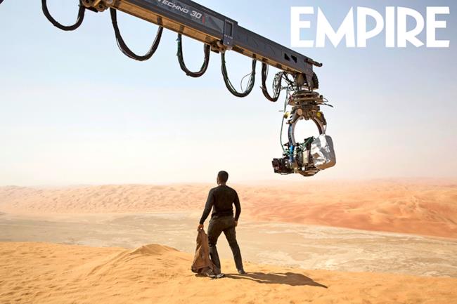 Jon Boyega sul set si Star Wars 7, dove Finn esplorerà il pianeta Jakku
