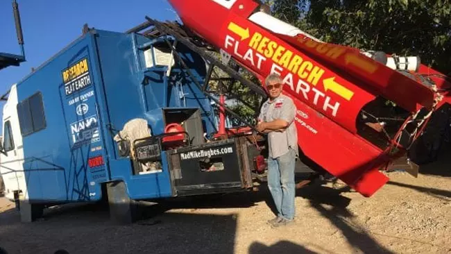 Mike Hughes ha costruito un razzo fatto in casa Mike Hughes col suo razzo a vapore
