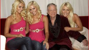 Hugh Hefner circondato da alcune conigliette