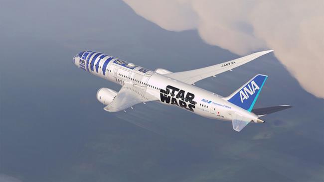 L'aereo di Star Wars R2-D2 in volo