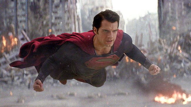 Superman pagherà per le sue azioni violente nell'Uomo d'Acciaio Henry Cavill in l'Uomo d'Acciaio