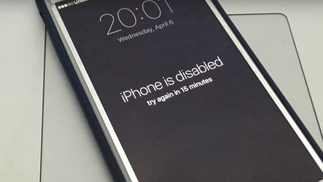 iPhone bloccato per via dell'inserimento errato del codice d'accesso iPhone inaccessibile in seguito ai numerosi tentativi di inserimento del codice di blocco falliti