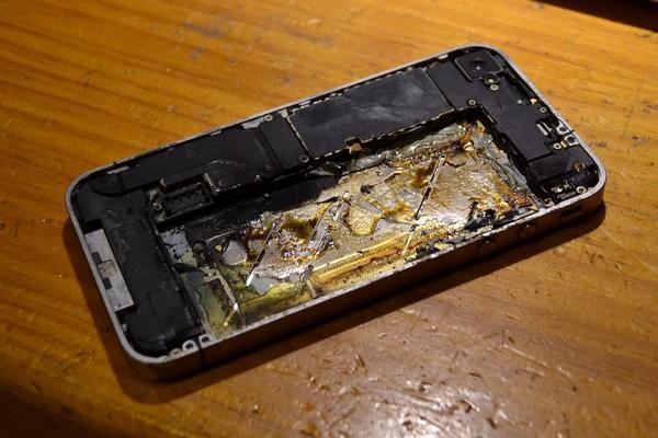 Cellulare distrutto