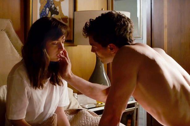Cinquanta Sfumature di Grigio influenza le ricerche su Pornhub Anastasia Steele e Christian Grey in una scena di Cinquanta Sfumature di Grigio