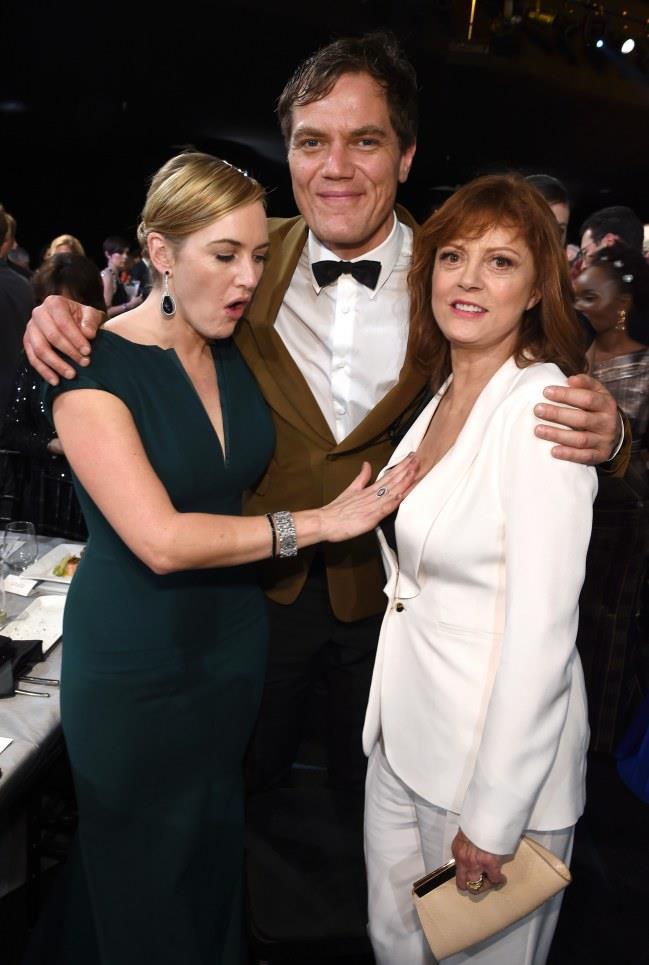 Una foto con Kate Winslet, Micheal Shannon e Susan Sarandon alla consegna dei SAG Awards