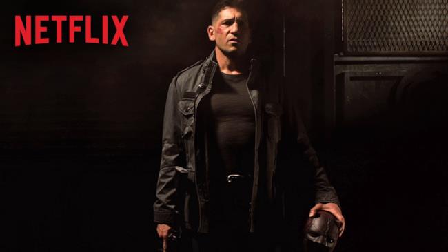 Castle con in mano la maschera di Daredevil Jon Bernthal è il punitore nell'immagine ufficiale del nuovo show.