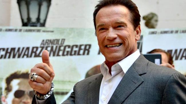 Arnold Schwarzenegger incoraggia un giovane sollevatore di pesi su internet Arnold Schwarzenegger ai tempi in cui era governatore