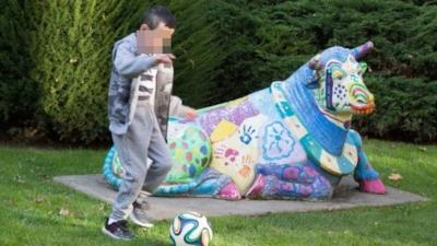 Hassan mentre gioca a calcio