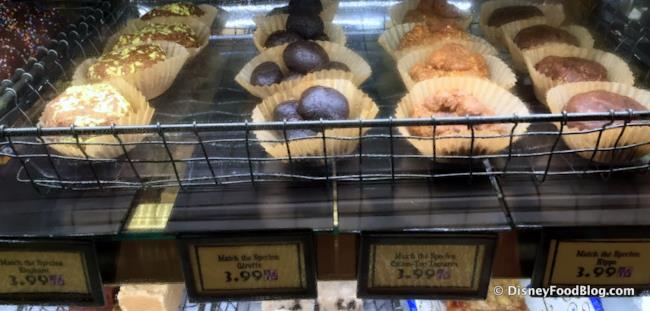 La cacca di cioccolato in esposizione