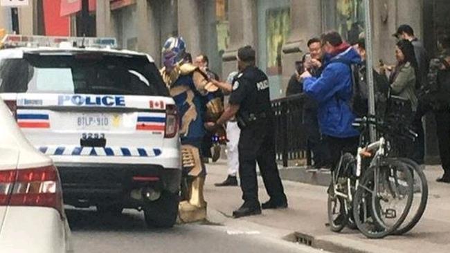 Thames viene arrestato La foto di Coraci nei panni di Thanos