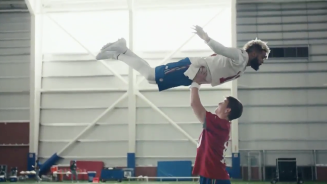 Super Bowl 2018, gli spot più divertenti Il sollevamento dello spot NFL andato in onda durante il Super Bowl 2018