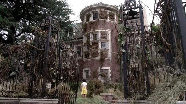 La Murder House della prima stagione di American Horror Story La Muder House vista dall'esterno