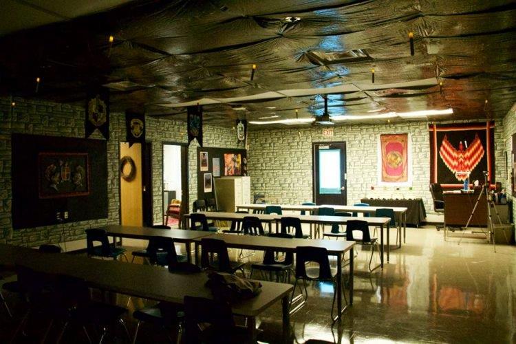 La classe della scuola media arredata in stile Hogwarts