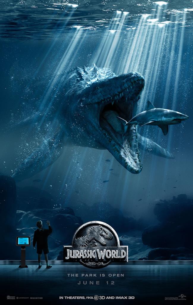 Il poster di Jurassic World con lo squalo