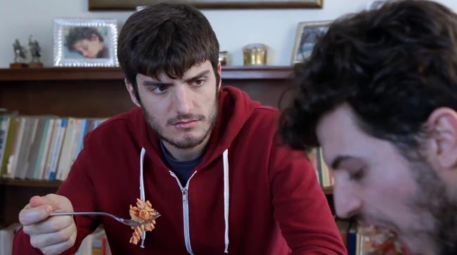 Vegan Chronicles una web serie di Claudio Colica Claudio Colica nella web serie Vegan Chronicles