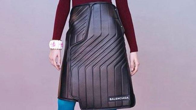 Gli accessori per le automobili e la moda vanno braccetto con la gonna marchiata Balenciaga Una modella in posa mentre indossa la gonna