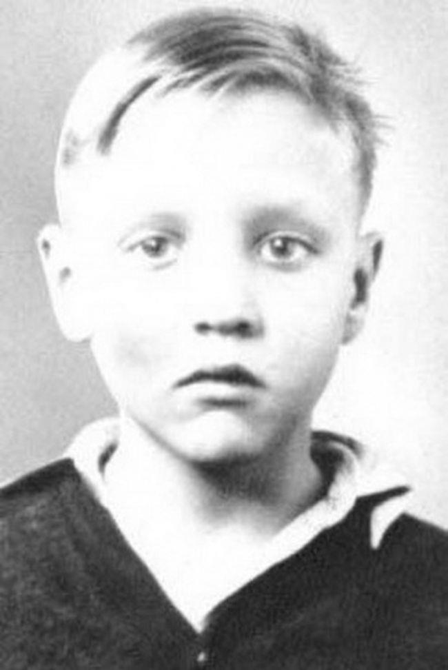 Un'immagine di Elvis Presley da adolescente