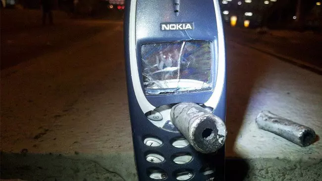 Il ritorno di Nokia 3310 Un Nokia 3310 che ha fermato un proiettile