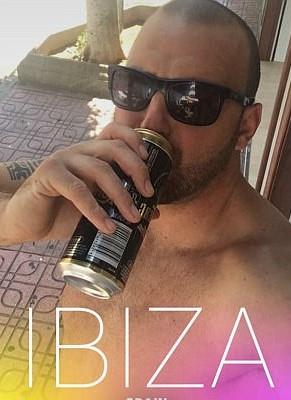 Gareth si gode il soggiorno a Ibiza