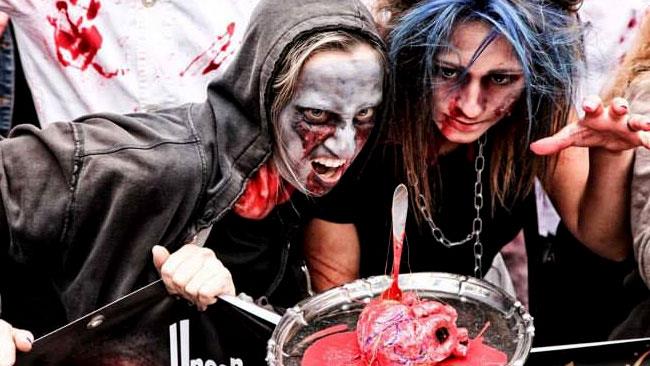 La Zombie Walk di Milano si ripete il 10 ottobre 2015: partecipa alla parata! Gli zombie all'edizione 2014 della parata milanese