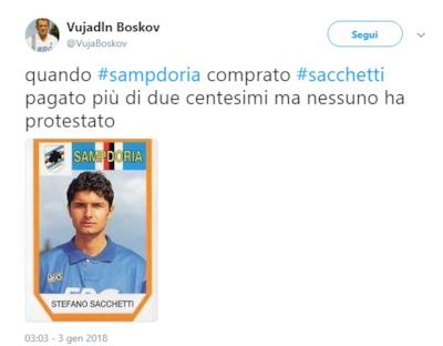 Ironia sulla figurina di un calciatore